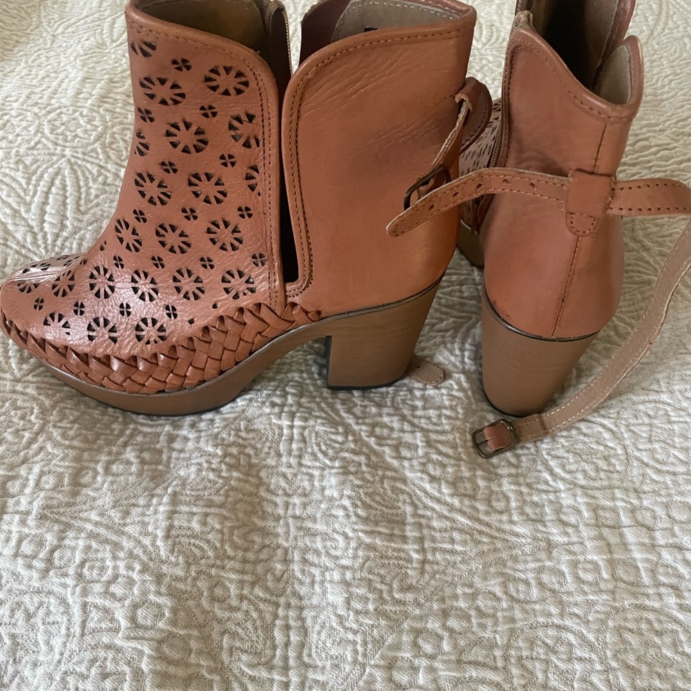 Women's Tan Ankle Boots